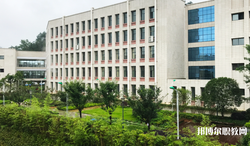 2023黔南民族衛(wèi)生學校招生計劃 招生人數(shù)是多少(附要求、條件、對象)