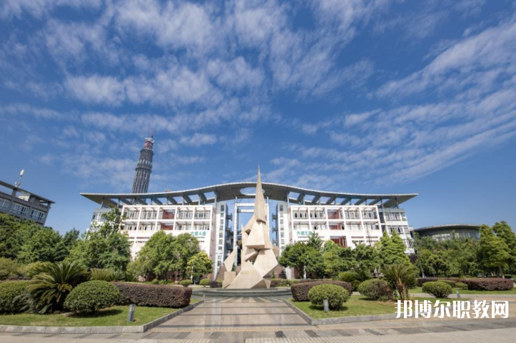 四川城市技師學(xué)院地址，乘車路線 
