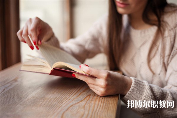 湖南哪里的中專(zhuān)學(xué)校能讀旅游與酒店管理專(zhuān)業(yè)