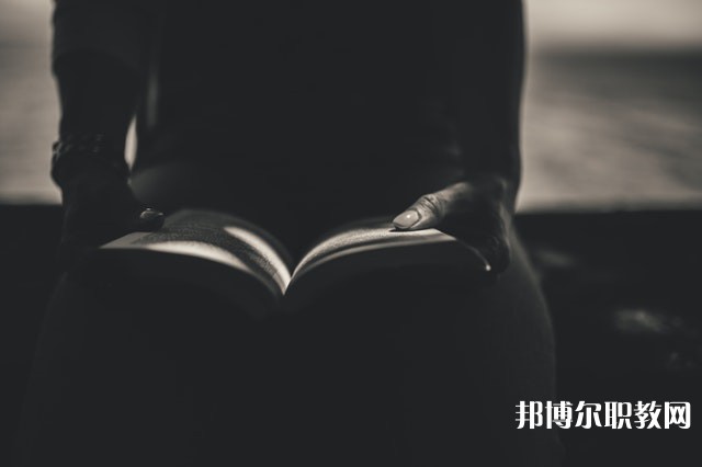 廣西哪里的職業(yè)學(xué)校能讀國(guó)際商務(wù)專(zhuān)業(yè)