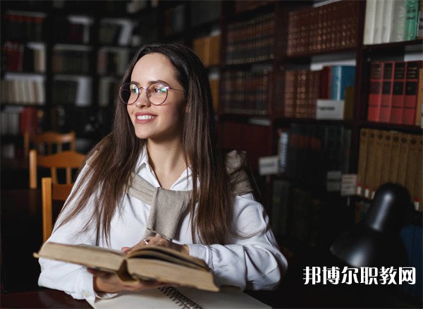 廣西哪里的中職學(xué)校能讀農(nóng)業(yè)機(jī)械使用與維修(汽修運(yùn)用與維修、數(shù)控技術(shù)、無人機(jī)方向)專業(yè)
