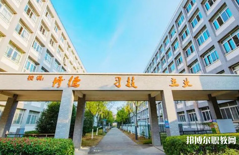 2024青島西海岸新區(qū)職業(yè)中等專業(yè)學(xué)校招生計劃 招生人數(shù)是多少(附要求、條件、對象)