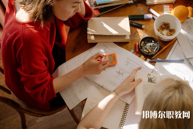 廣西哪里的職業(yè)學校能讀民航服務與管理專業(yè)